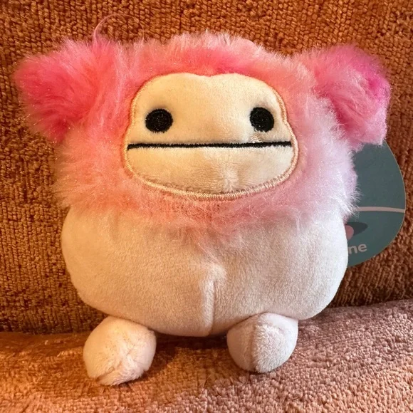 Squishmallows 3.5 in Caparinne the Bigfoot clip keychain - Picture 1 of 4